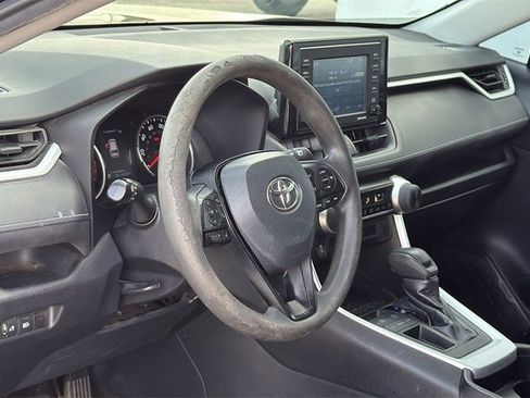 Used 2021 Toyota RAV4 LE image 7