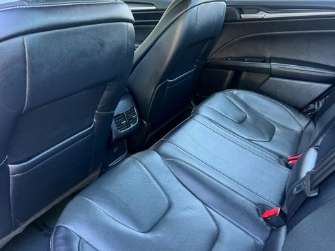 Used 2019 Ford Fusion Energi Titanium FWD image 4