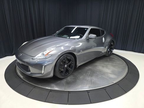 Used 2014 Nissan 370Z Coupe RWD image 9