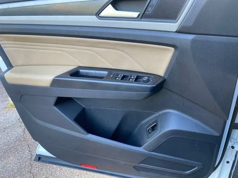 Used 2021 Volkswagen Atlas Cross Sport SE w/ Panoramic Sunroof Package FWD image 22