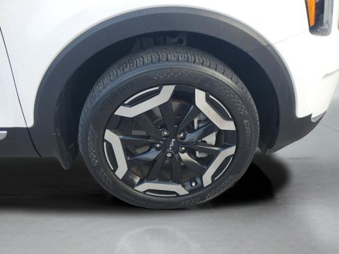 Used 2023 Kia Telluride S image 6