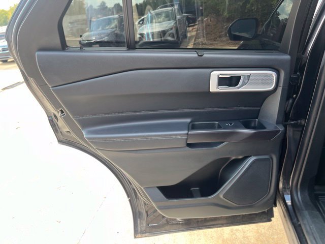 Used 2020 Ford Explorer Limited RWD image 13