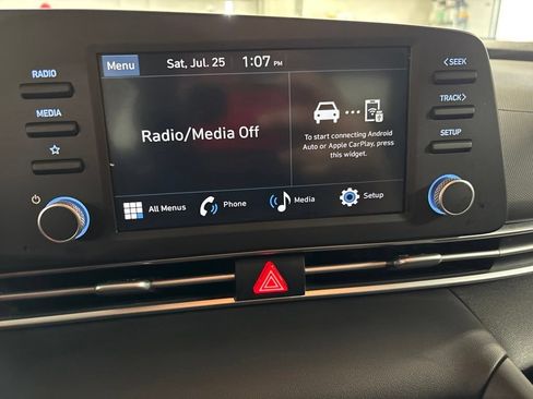Certified 2025 Hyundai Elantra SE FWD image 17