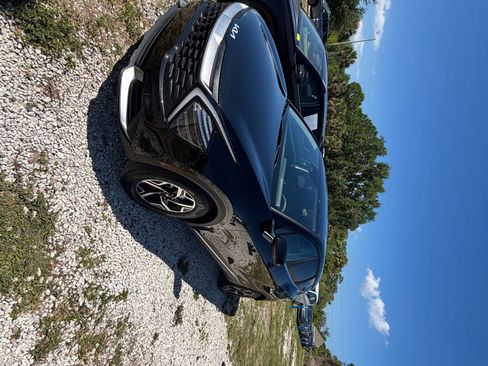 Used 2025 Kia Sportage LX image 8