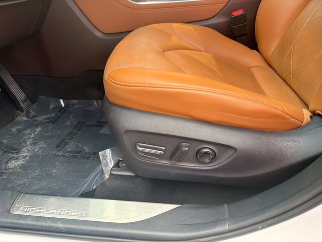 Used 2020 Toyota Highlander Platinum AWD/4WD image 16