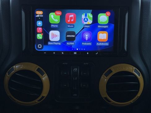 Used 2015 Jeep Wrangler Unlimited Rubicon image 28