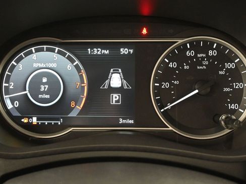 New 2025 Nissan Versa SV w/ Trunk Package FWD image 17