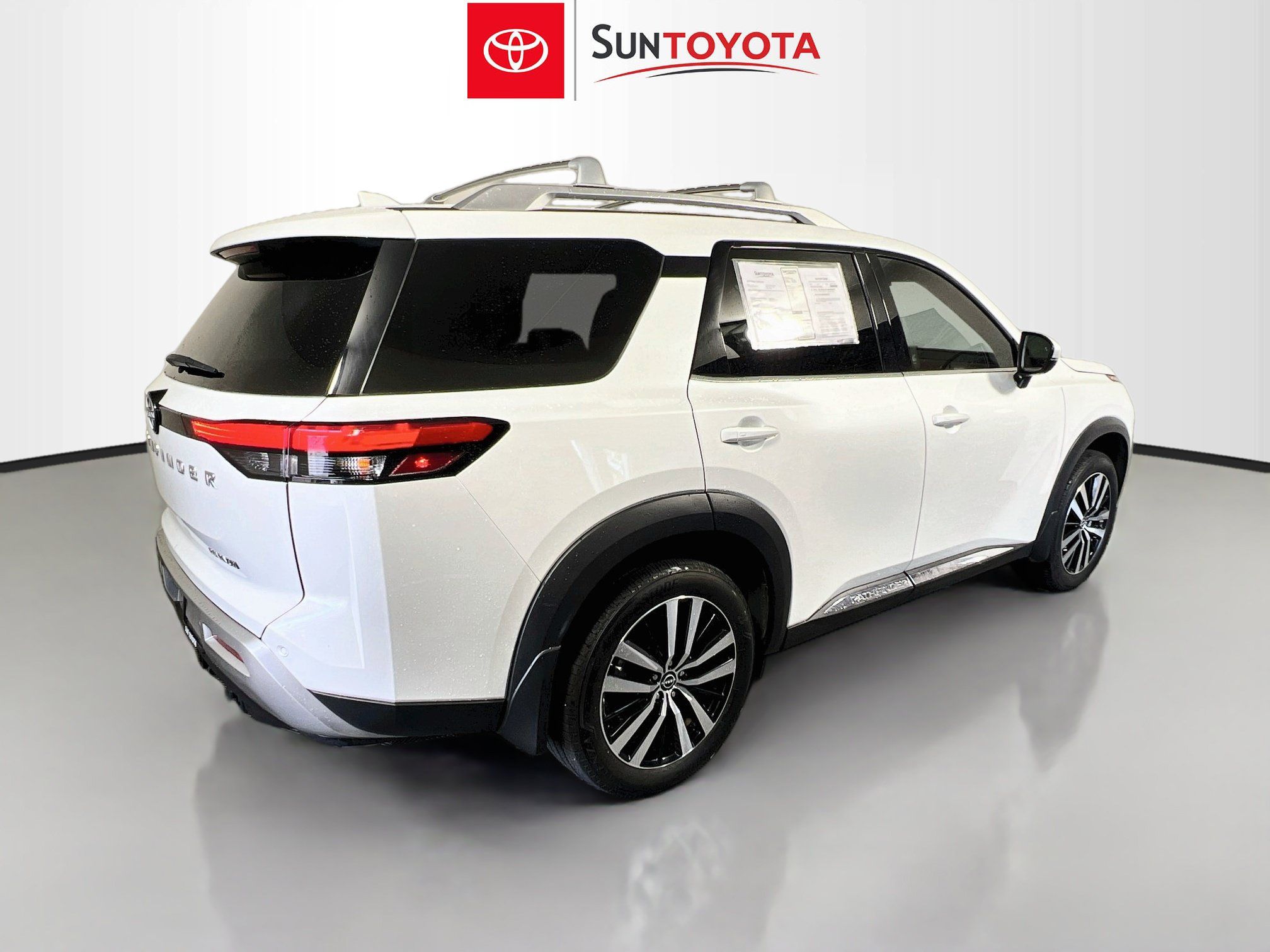 Used 2025 Nissan Pathfinder Platinum w/ Cargo Package FWD image 4