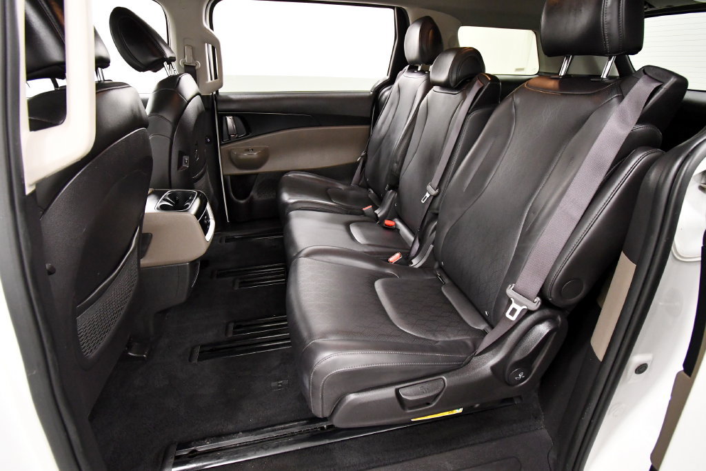 Certified 2025 Kia Carnival FWD image 15