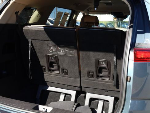 Used 2022 Kia Carnival EX image 23