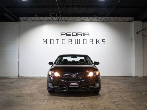 Used 2014 Toyota Camry SE image 4