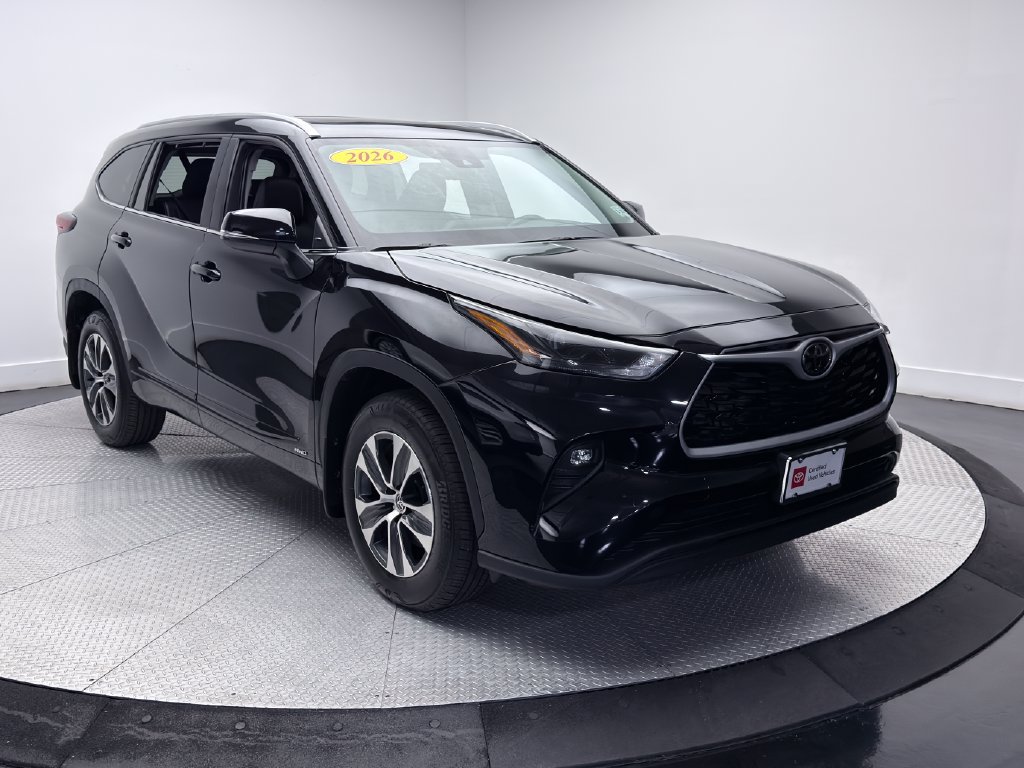 Certified 2026 Toyota Highlander XLE AWD/4WD image 3