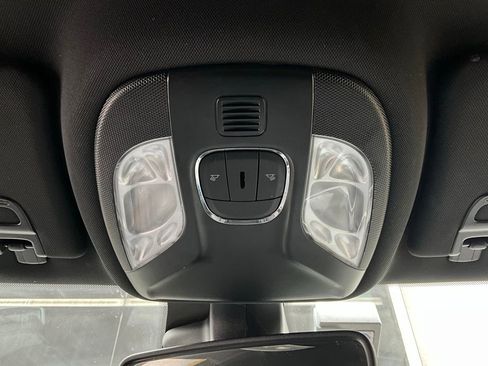 Used 2025 Jeep Compass Latitude image 16