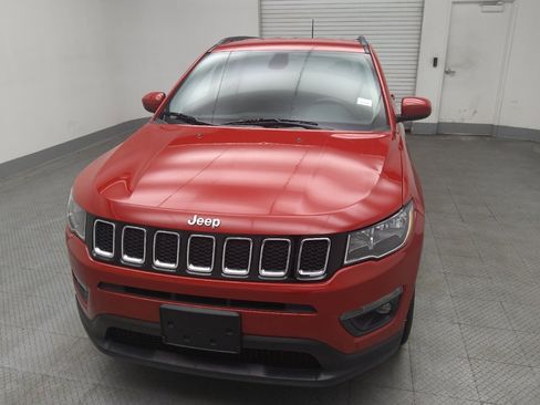 Used 2018 Jeep Compass Latitude w/ Cold Weather Group FWD image 15