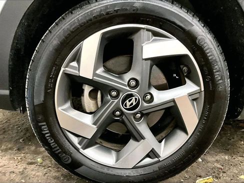 Used 2022 Hyundai Venue SEL image 8