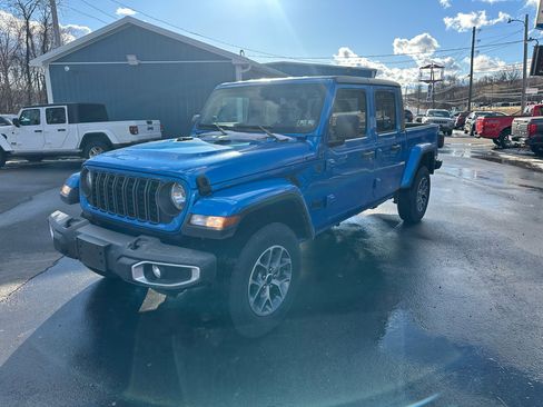 Used 2024 Jeep Gladiator Sport image 1