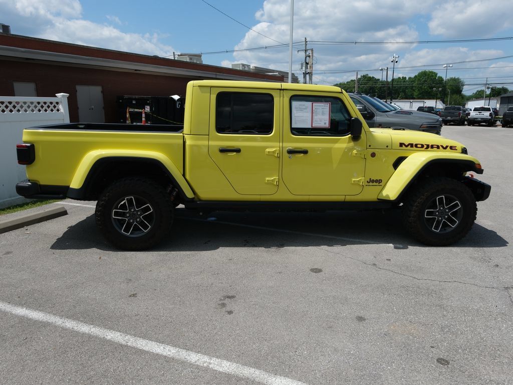 Used 2024 Jeep Gladiator Mojave AWD/4WD image 2