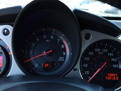 Used 2017 Nissan 370Z Touring image 20