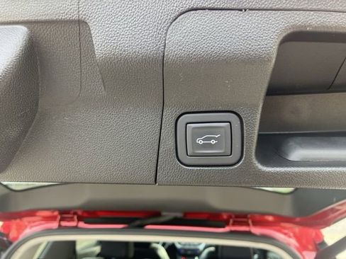 Used 2023 GMC Acadia SLT FWD image 14