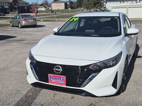 Used 2024 Nissan Sentra SV image 3