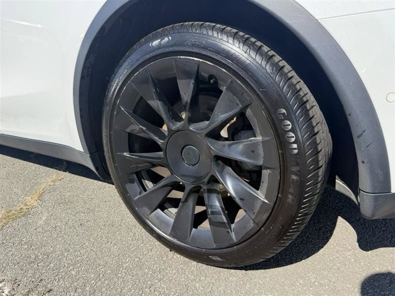 Used 2021 Tesla Model Y Long Range AWD/4WD image 11