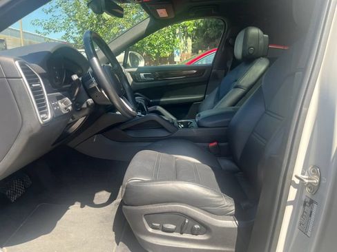 Used 2022 Porsche Cayenne Platinum Edition AWD/4WD image 11
