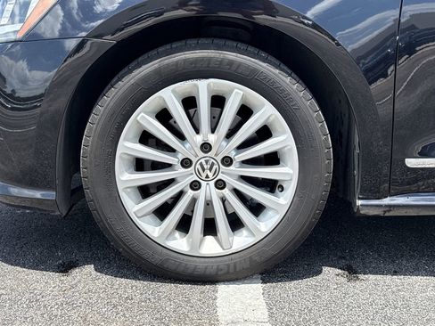 Used 2017 Volkswagen Passat 1.8T SE FWD image 9
