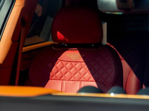 Used 2017 Bentley Bentayga image 12