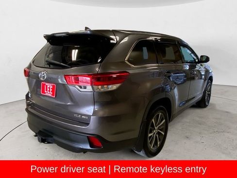 Used 2019 Toyota Highlander SE image 6