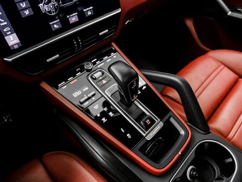Used 2021 Porsche Cayenne GTS w/ Premium Package Plus AWD/4WD image 28
