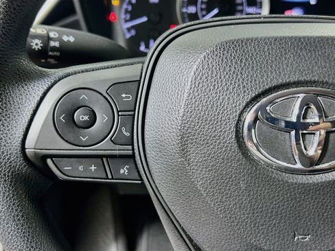 Used 2020 Toyota Corolla LE FWD image 18