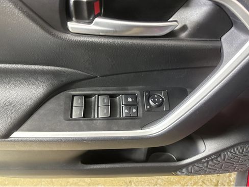 Used 2025 Toyota RAV4 XLE image 33