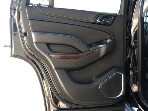 Used 2019 GMC Yukon SLT w/ Open Road Package AWD/4WD image 31