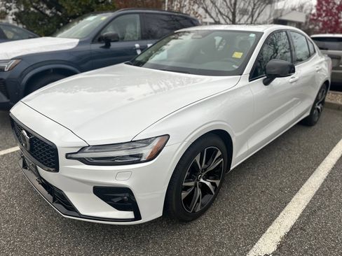 Certified 2025 Volvo S60 B5 Core image 3