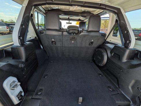 Used 2021 Jeep Wrangler Unlimited Sahara w/ Uconnect 4C Nav & Sound Group AWD/4WD image 26