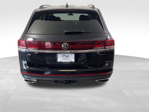 Used 2025 Volkswagen Atlas SE AWD/4WD image 4