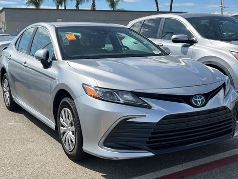 Used 2023 Toyota Camry LE image 3