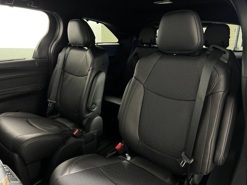 Used 2026 Toyota Sienna Limited FWD image 24