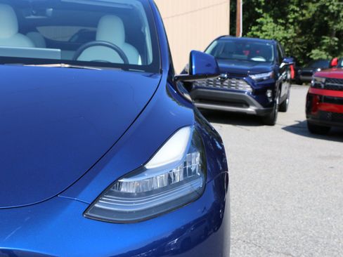 Used 2022 Tesla Model Y Long Range AWD/4WD image 13