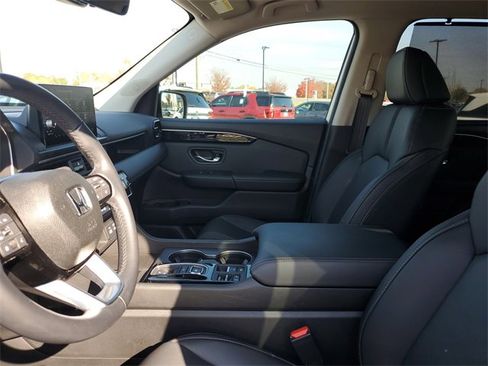 Used 2025 Honda Pilot EX-L image 13
