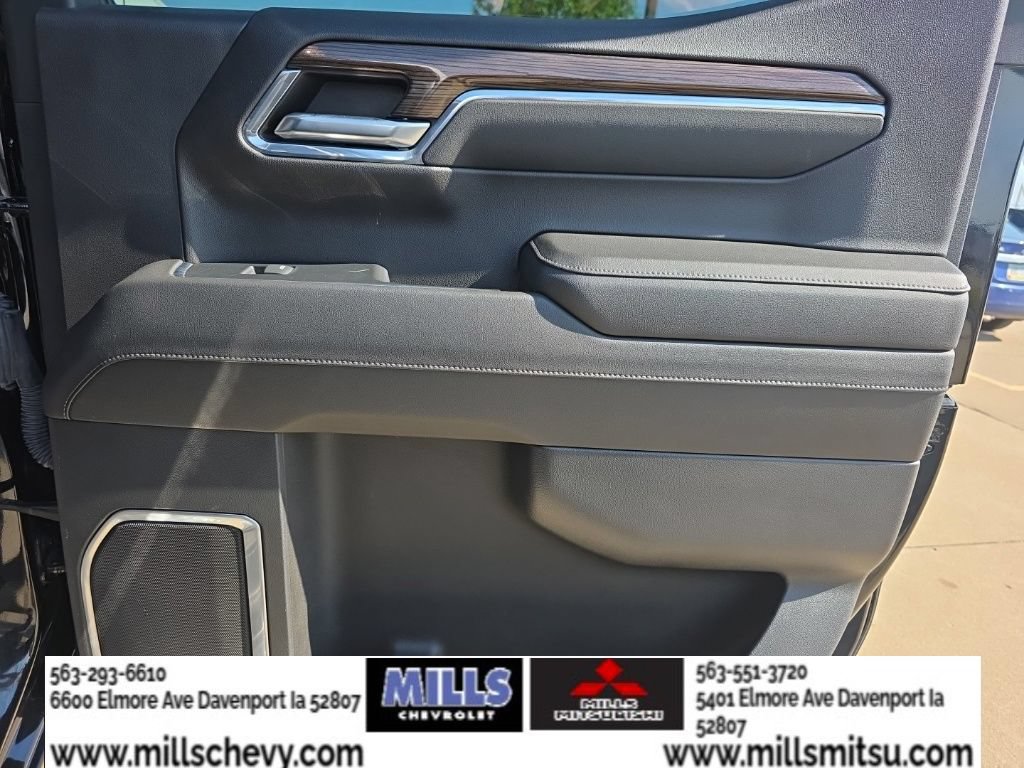 Used 2023 Chevrolet Silverado 1500 RST w/ Redline Edition AWD/4WD image 18