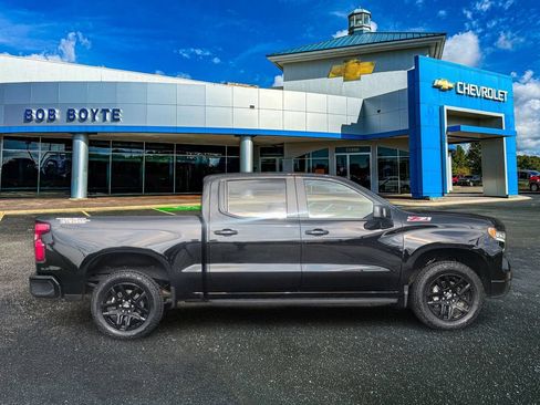Used 2025 Chevrolet Silverado 1500 LT Trail Boss w/ LT Trail Boss Premium Package AWD/4WD image 2