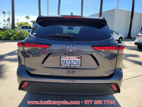 Used 2022 Toyota Highlander XLE image 5