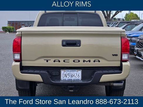 Used 2016 Toyota Tacoma TRD Sport w/ Towing Package RWD image 9