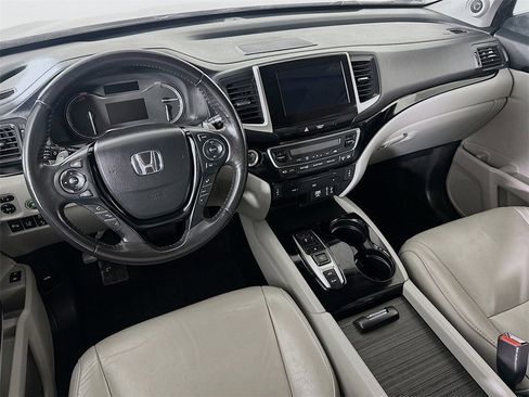 Used 2018 Honda Pilot Touring image 32