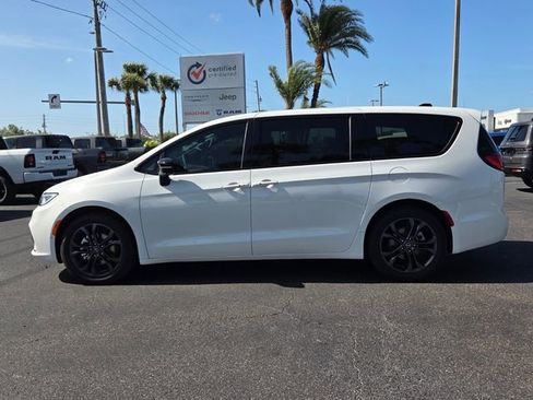 New 2026 Chrysler Pacifica Select FWD image 4