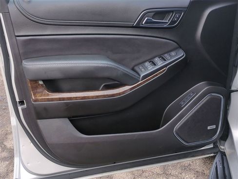 Certified 2019 Chevrolet Suburban LT w/ Luxury Package image 21