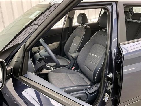 Certified 2025 Hyundai Venue Limited image 8