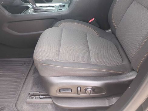 Used 2020 Chevrolet Traverse LT FWD image 18
