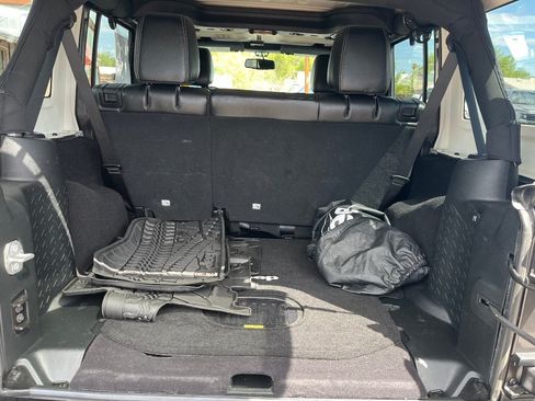 Used 2016 Jeep Wrangler Unlimited Rubicon AWD/4WD image 29